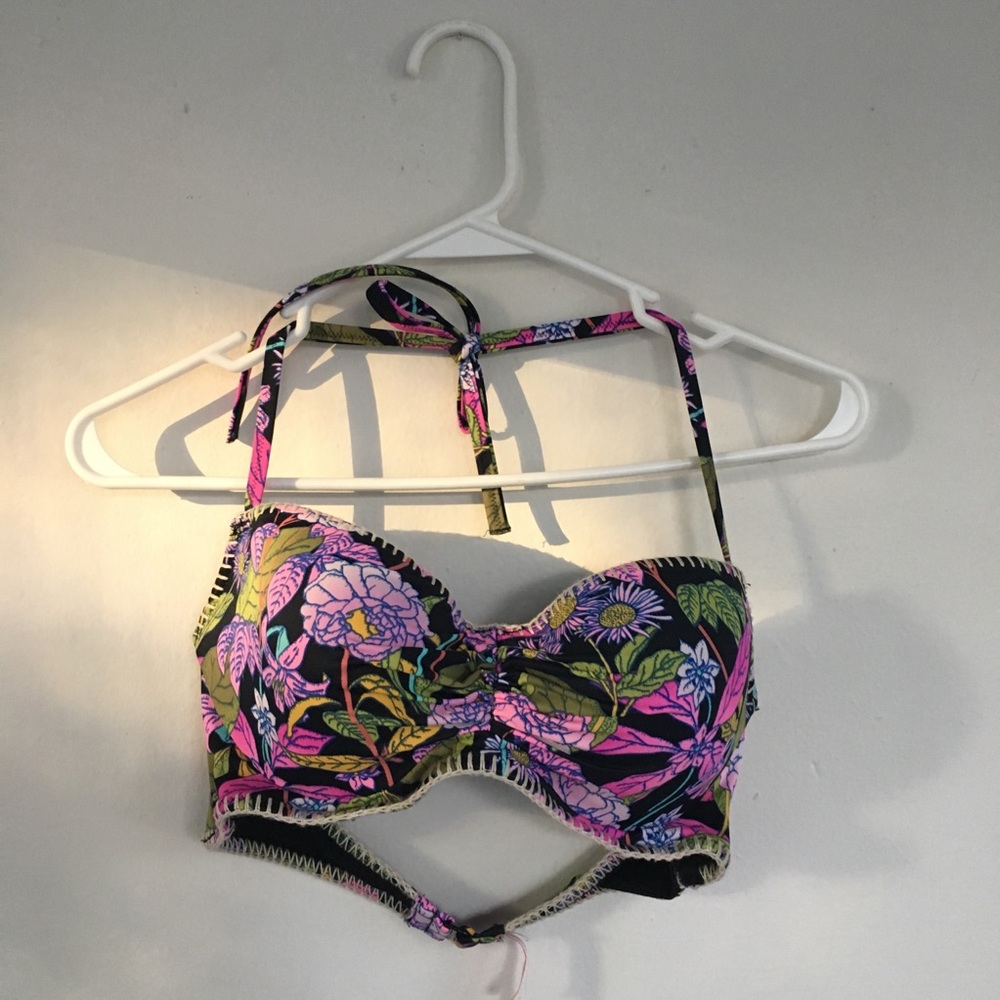 Victoria’s Secret Getaway Crochet Trim Bikini 36C